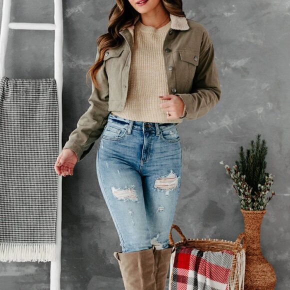 15. HYFVE Cropped Sherpa Lined Corduroy Jacket Size M - Picture 2 of 9